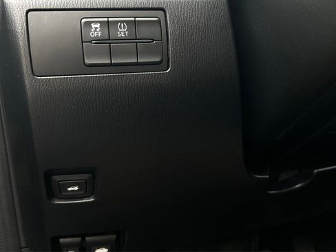 Used 2014 MAZDA MAZDA3 i Sport image 32