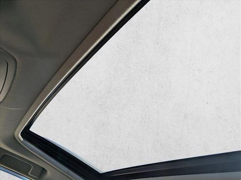 Used 2018 Toyota RAV4 XLE FWD image 14