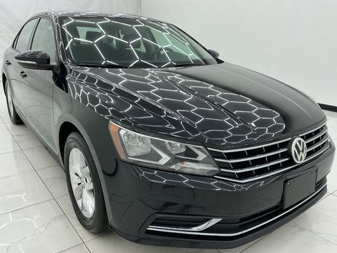 Used 2018 Volkswagen Passat 2.0T S w/ Driver Assistance Package FWD image 3
