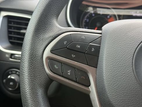 Used 2019 Jeep Cherokee Latitude w/ Popular Appearance Group FWD image 24