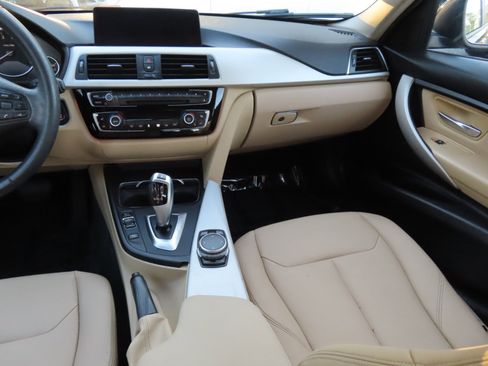 Used 2017 BMW 320i xDrive Sedan image 11