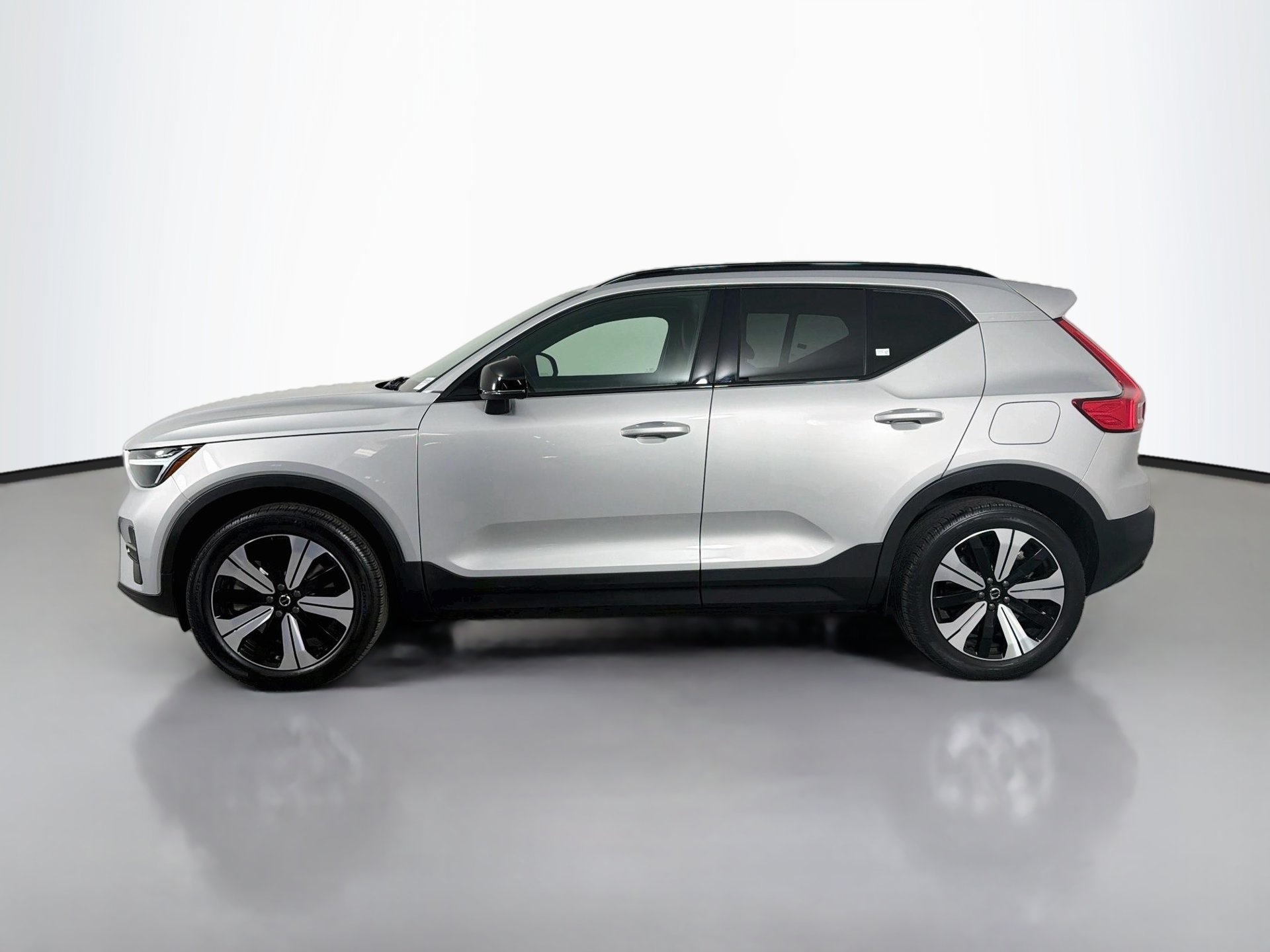 Certified 2023 Volvo XC40 Recharge Core w/ Protection Package Premier AWD/4WD image 9