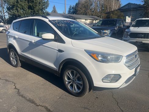 Used 2018 Ford Escape SE image 1