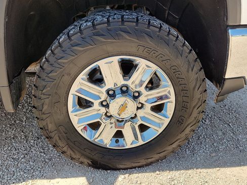 Used 2025 Chevrolet Silverado 2500 LT AWD/4WD image 7