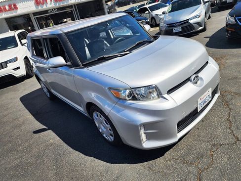 Used 2014 Scion xB image 2
