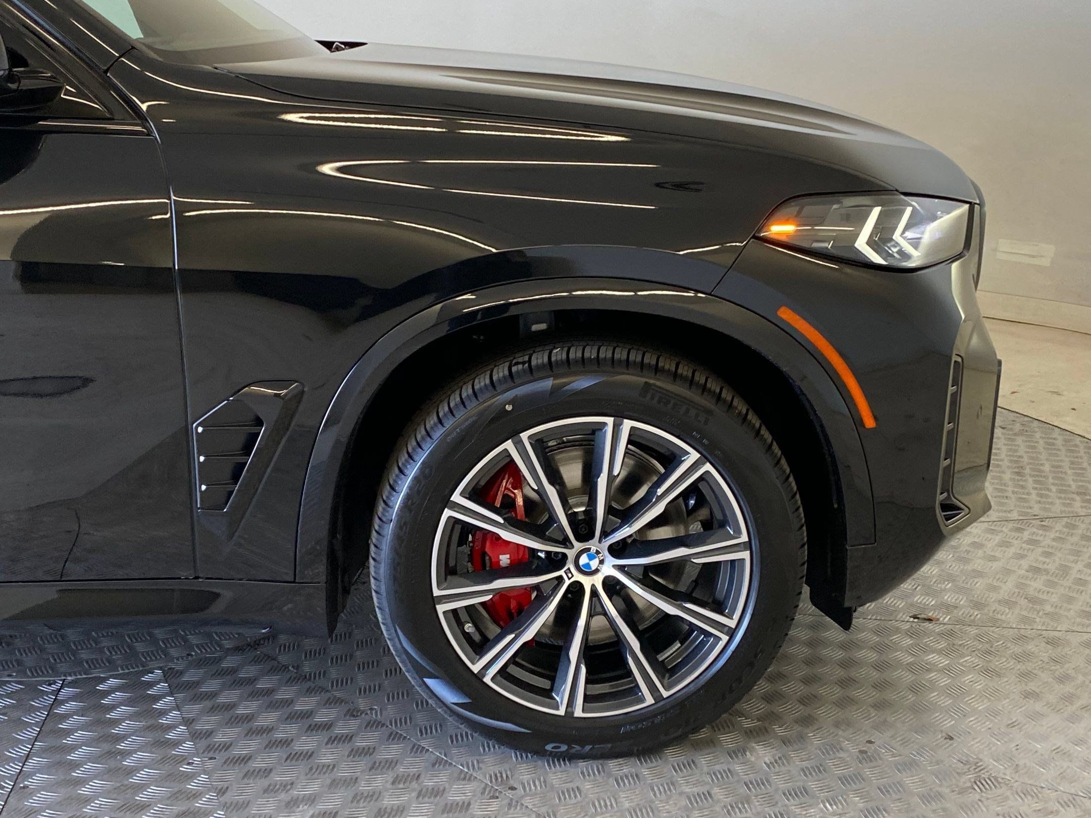 Used 2026 BMW X5 xDrive40i w/ M Sport Package AWD/4WD image 12