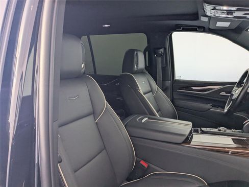 Used 2023 Cadillac Escalade ESV Premium Luxury image 31