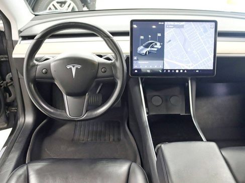Used 2018 Tesla Model 3 image 11