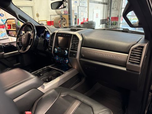 Used 2020 Ford F350 Platinum w/ FX4 Off-Road Package image 17