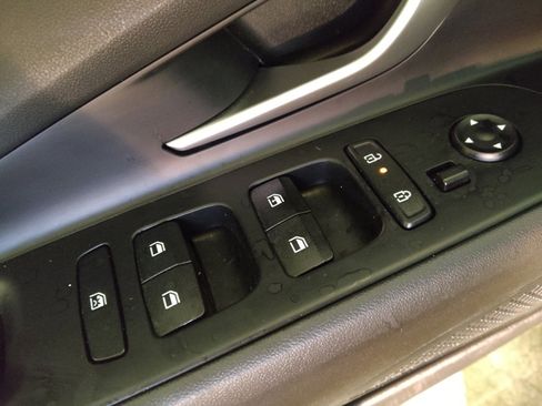Used 2025 Hyundai Elantra SE FWD image 27
