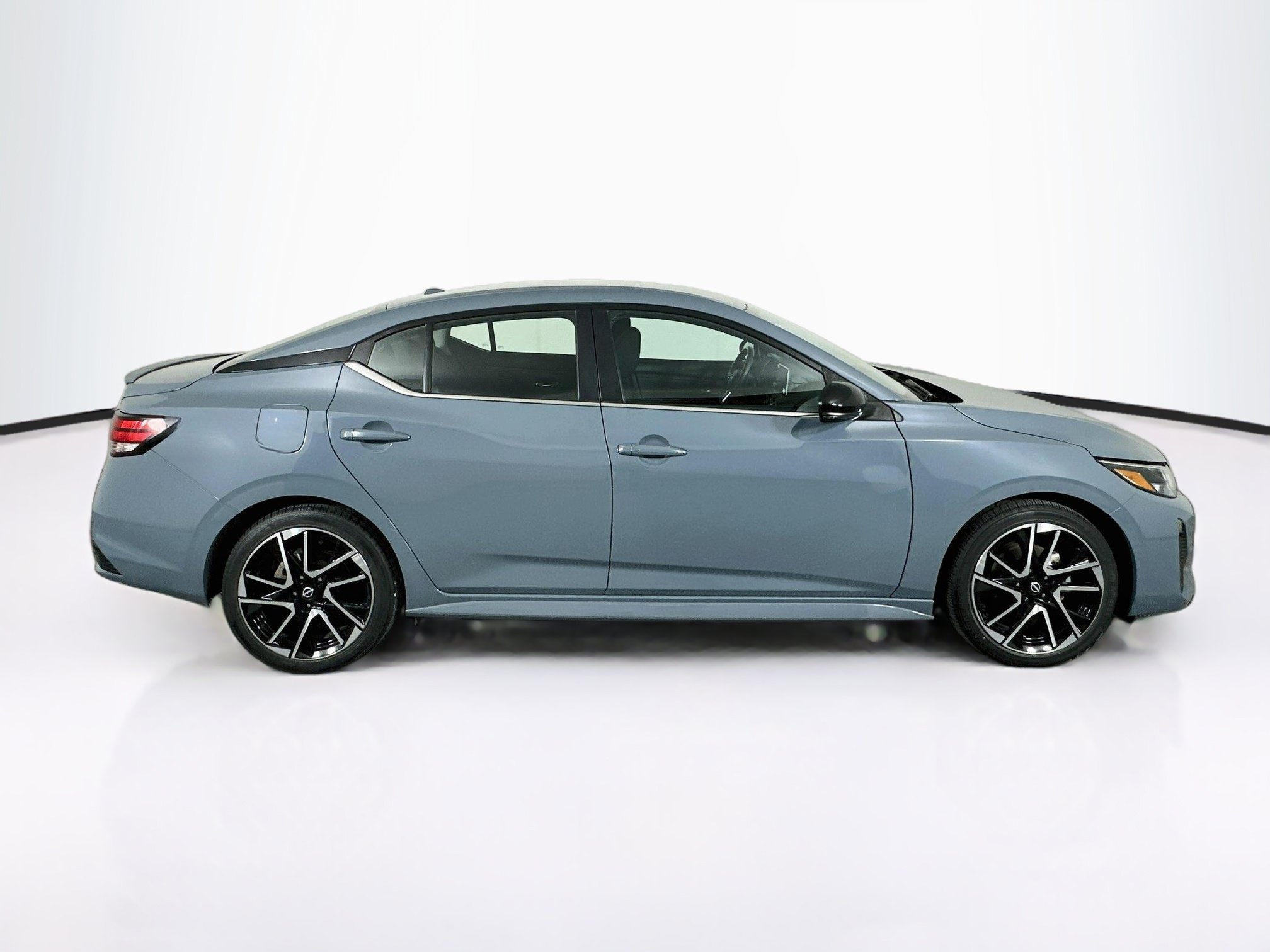 Used 2025 Nissan Sentra SR FWD image 10