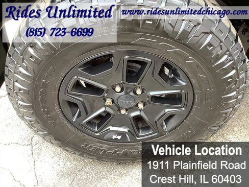 Used 2013 Jeep Wrangler Unlimited Sahara w/ Dual Top Group AWD/4WD image 33