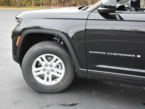 New 2025 Jeep Grand Cherokee Laredo w/ Luxury Tech Group I image 9