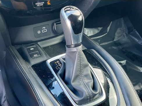 Used 2019 Nissan Rogue SL FWD image 17
