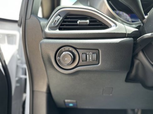 New 2025 Chrysler Pacifica Select image 23