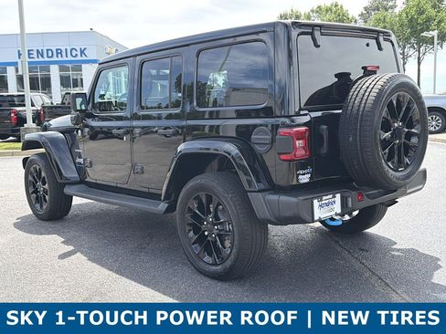 Used 2023 Jeep Wrangler Unlimited Sahara w/ Cold Weather Group AWD/4WD image 8