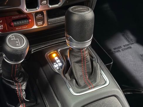 Used 2021 Jeep Gladiator Rubicon w/ LED Lighting Group AWD/4WD image 28
