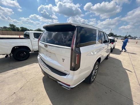 Used 2021 Cadillac Escalade Premium Luxury Platinum AWD/4WD image 2