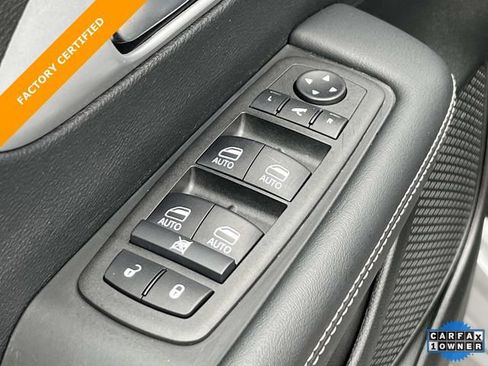 Certified 2025 Chrysler Pacifica Limited image 29