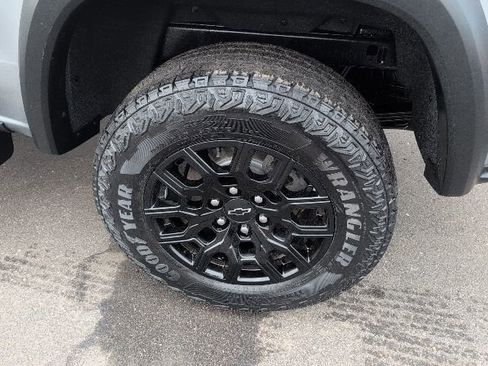 Used 2023 Chevrolet Colorado Trail Boss w/ Technology Package image 15