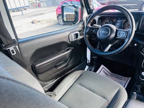 Used 2025 Jeep Gladiator Sport AWD/4WD image 17