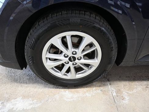 Used 2022 Kia Carnival LX image 31