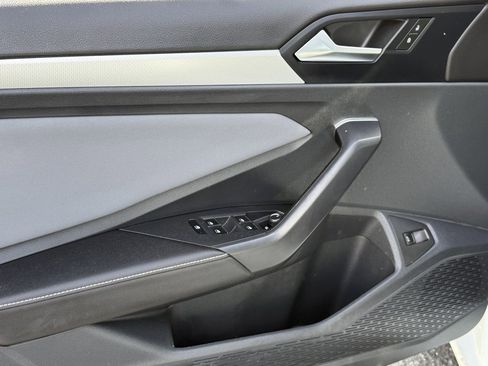 Used 2025 Volkswagen Jetta SE image 9