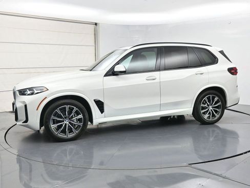 Used 2024 BMW X5 xDrive40i w/ M Sport Package AWD/4WD image 32