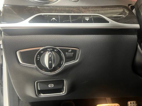 Used 2018 Mercedes-Benz S 560 4MATIC Sedan image 19