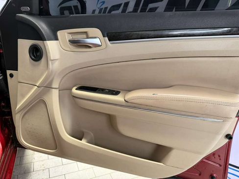 Used 2014 Chrysler 300 w/ Driver Convenience Group image 23