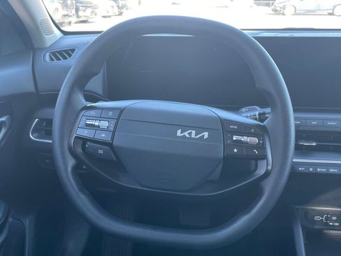 Used 2025 Kia K4 LXS image 31