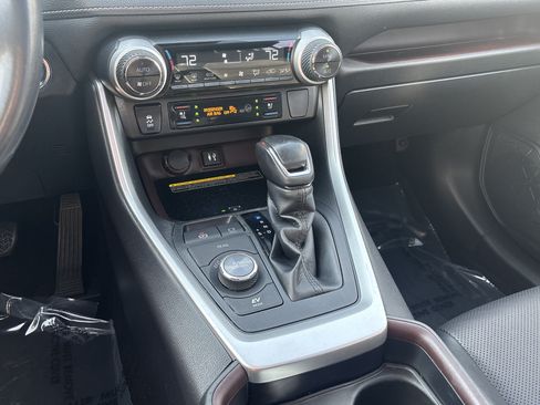 Used 2019 Toyota RAV4 Limited AWD/4WD image 25