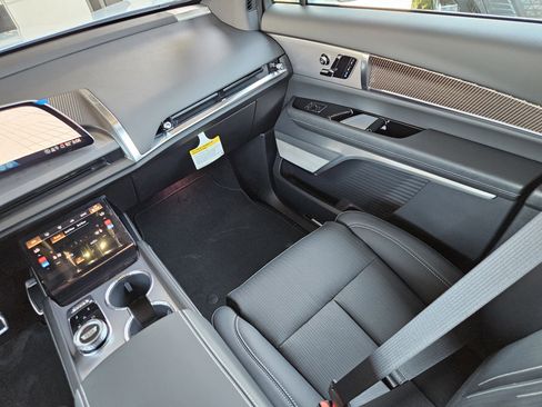 New 2026 Cadillac Vistiq Sport image 19