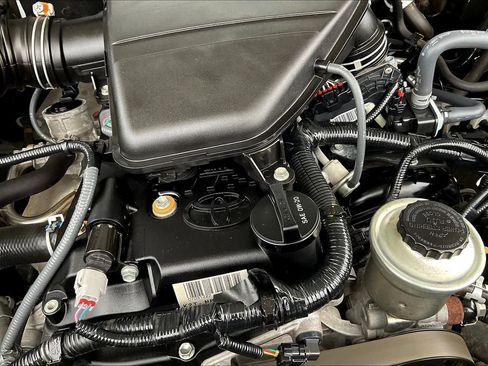 Used 2021 Toyota Tacoma SR5 w/ SR5 Appearance Package (SM) image 32