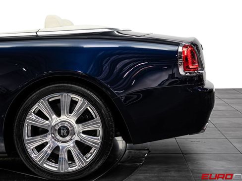 Used 2017 Rolls-Royce Dawn RWD image 18