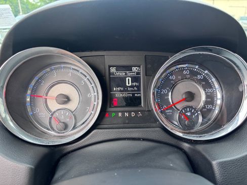 Used 2014 Chrysler Town & Country Touring FWD image 18