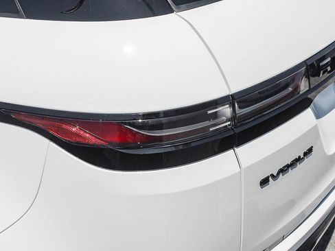Used 2024 Land Rover Range Rover Evoque S AWD/4WD image 11