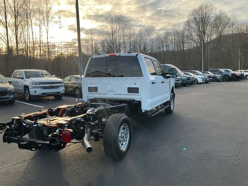 New 2026 Ford F250 XL w/ XL Chrome Package image 5
