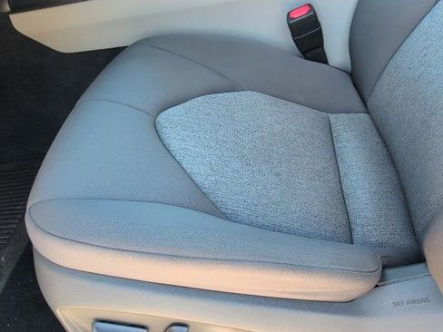 Used 2020 Toyota Camry LE FWD image 11
