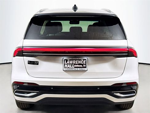 Used 2024 Lincoln Nautilus Reserve w/ Equipment Group 202A image 5