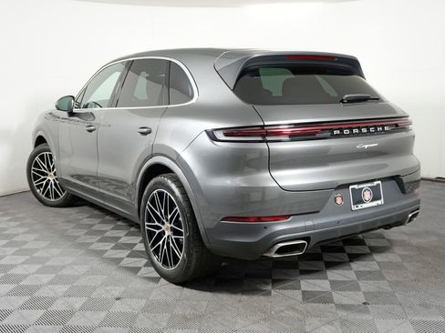 Used 2024 Porsche Cayenne AWD/4WD image 3