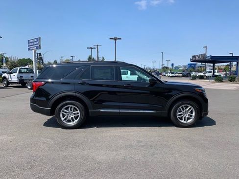 New 2025 Ford Explorer Active image 8