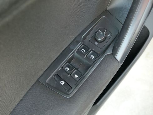 Used 2021 Volkswagen Tiguan S image 15