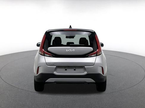 Used 2025 Kia Soul LX w/ LX Technology Package FWD image 10
