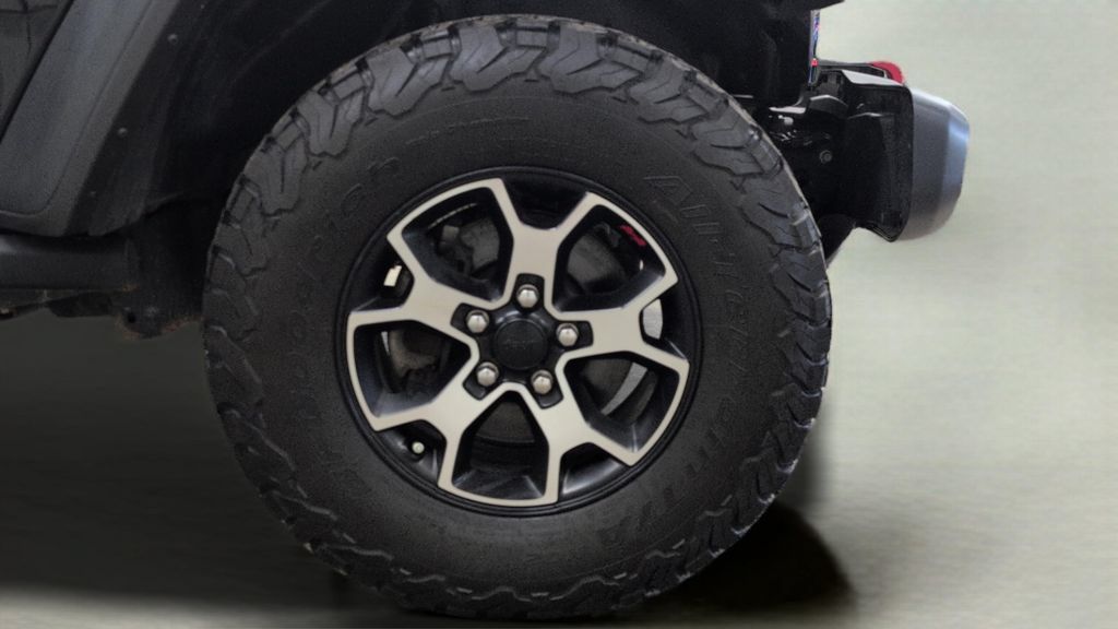 Used 2023 Jeep Wrangler Unlimited Rubicon w/ Dual Top Group AWD/4WD image 27