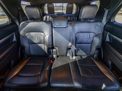 Used 2018 Ford Explorer XLT w/ Equipment Group 202A image 17