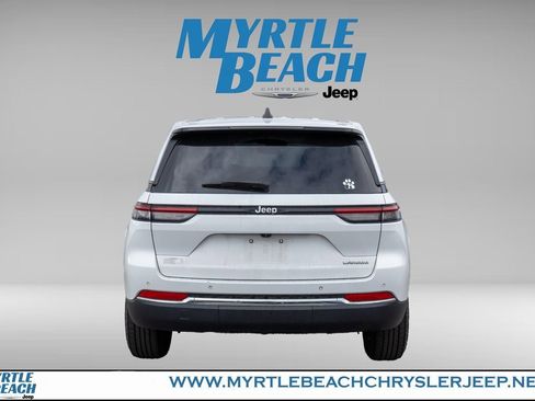 Certified 2023 Jeep Grand Cherokee Laredo image 5