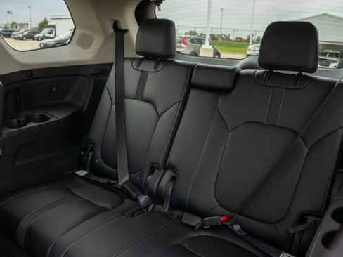 Used 2025 Honda Pilot Touring image 16