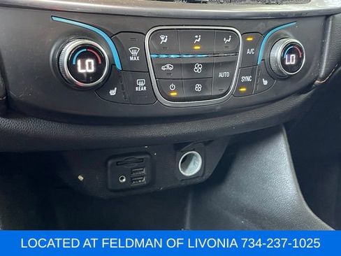 Used 2020 Chevrolet Traverse LT w/ LT Premium Package FWD image 18