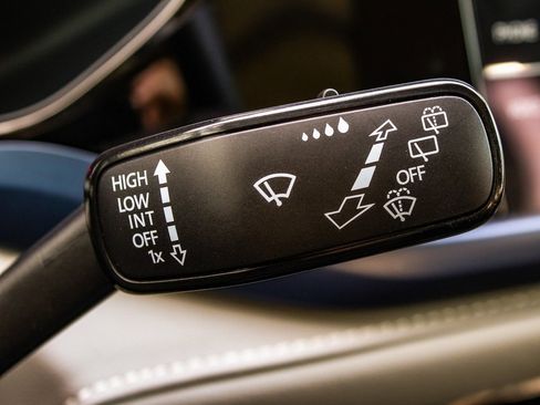 Used 2024 Volkswagen Taos SE w/ Panoramic Sunroof Package image 30